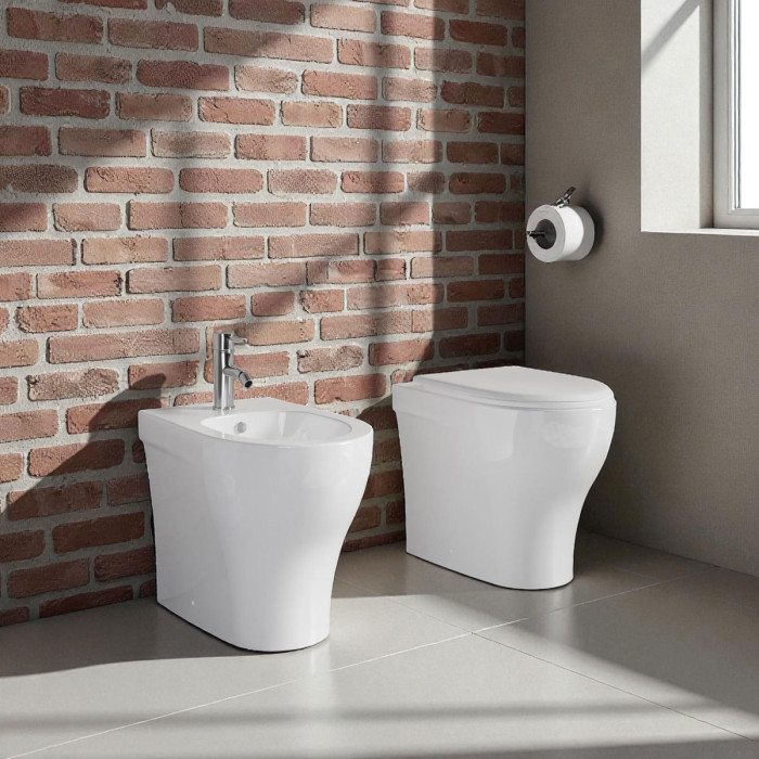 sanitari-filo-muro-pratica-ceramica-bianco-wc-con-copriwc-e-bidet