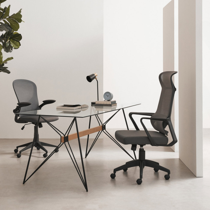 poltrona-ufficio-girevole-in-tessuto-nero-kyoto-braccioli-supporto-lombare