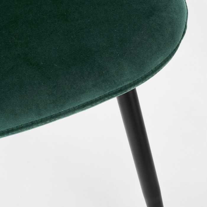 sedie per casa con rivestimento in velluto imbottito verde bottiglia e gambe in metallo nero, sedie moderne, sedie resistenti.