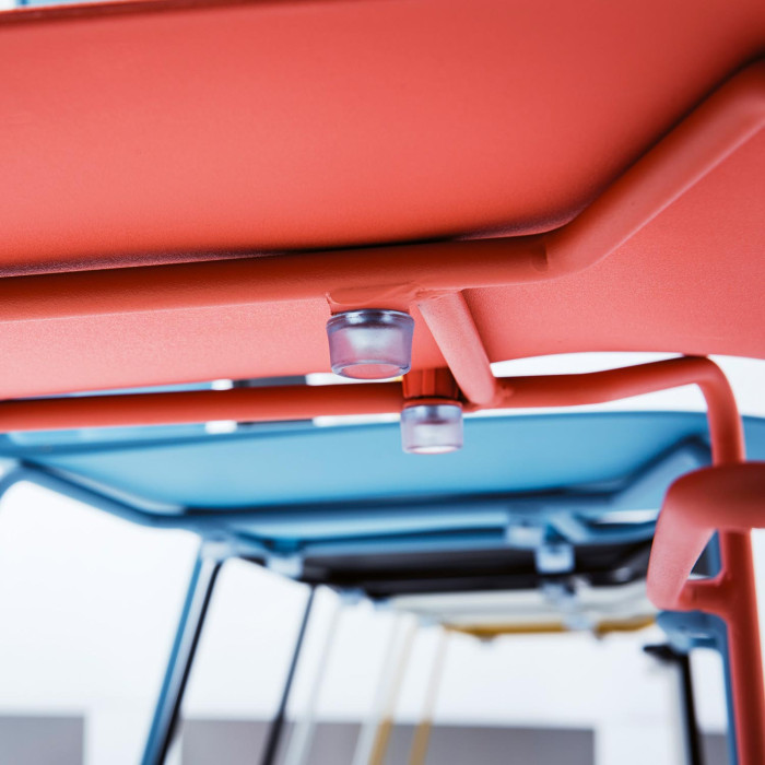 sedie resistenti in polipropilene con gambe in metallo in tinta, design moderno, sedia minimal, merak rosso corallo